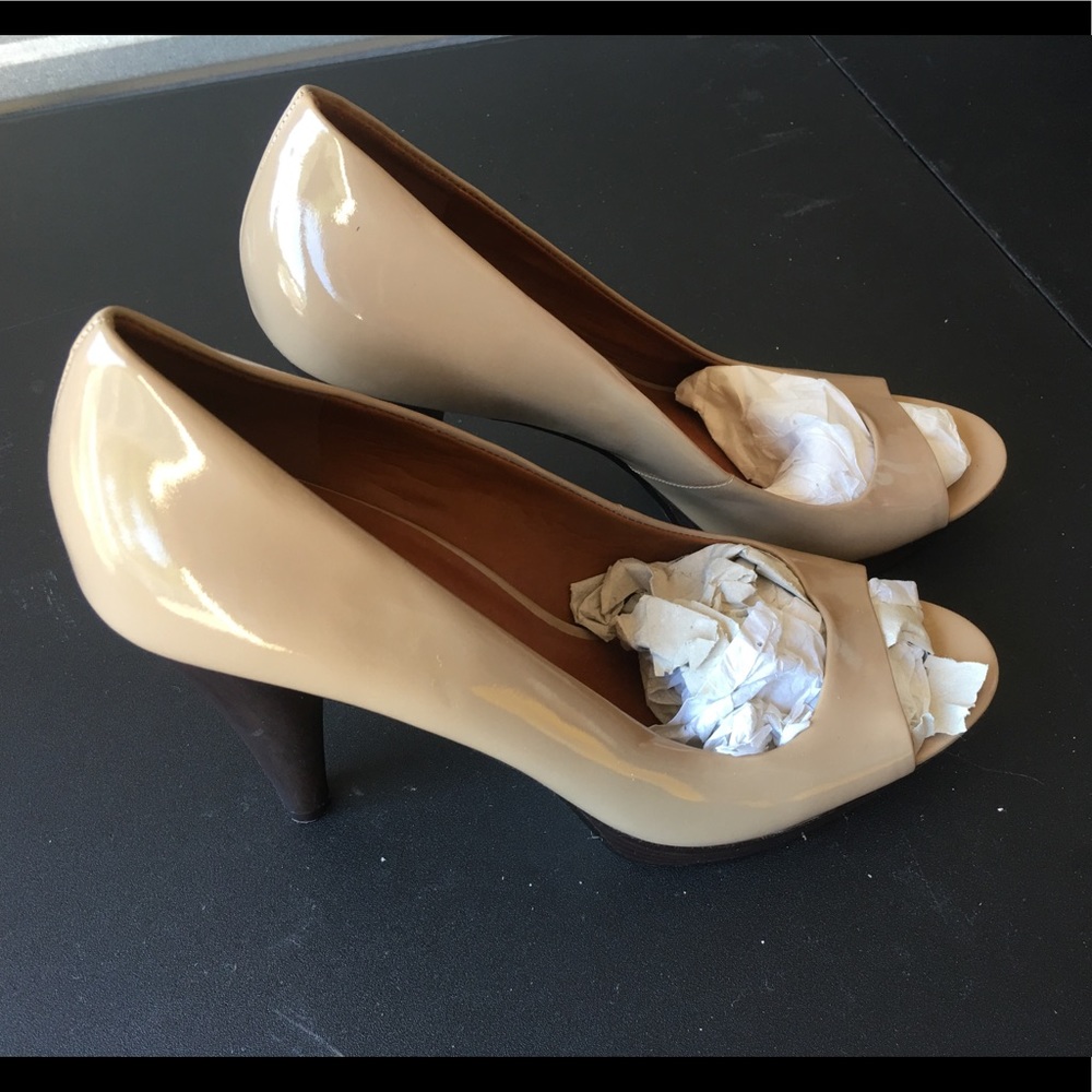 Woman’s Guess tan open toe high heel shoes 9 1/2